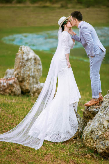艾诺国际旅拍婚纱摄影花海案例