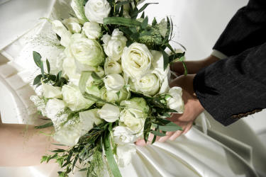 白绿色韩式婚礼，白色和深绿色搭配，清新又有质感，带着一点小品