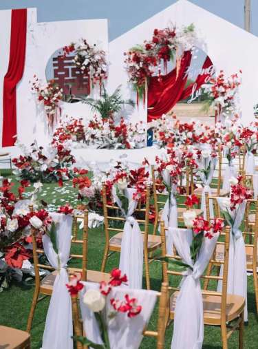 小众侘寂风红白色系，户外简约设计感婚礼