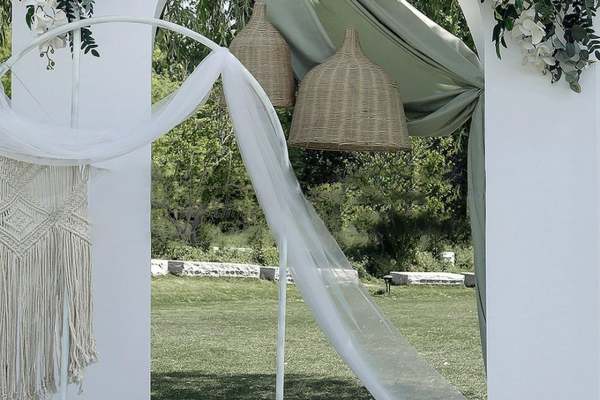 一场超干净的白绿系婚礼，用简约的的几何线条作为元素纯白色的背