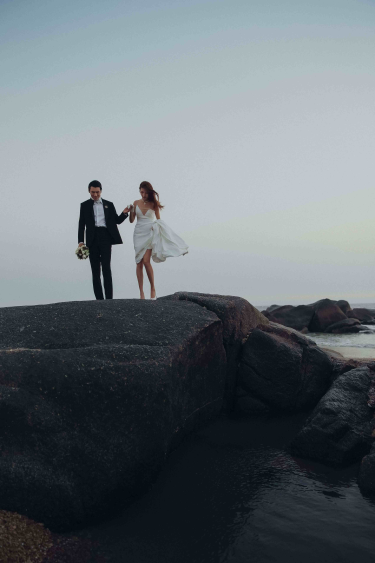 把海边的浪漫卷入镜头•电影感婚纱照