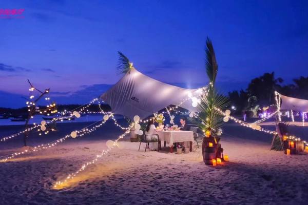 浪漫海滨夜景烛光晚餐帐篷烟花求婚仪式