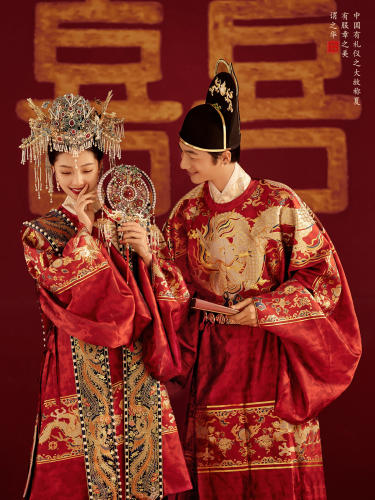 美得让人无法拒绝的中式汉服婚纱照‼️