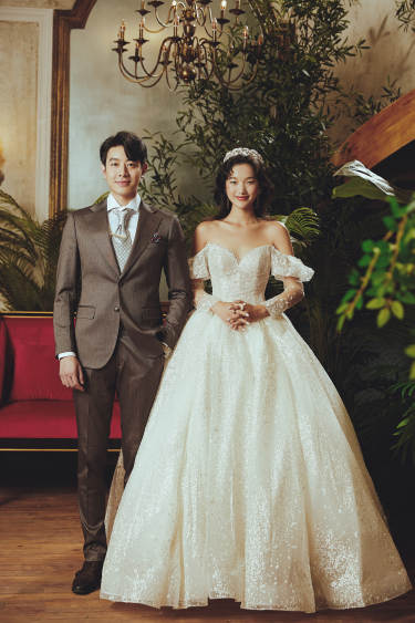 年轻人|喜欢的韩系轻奢内景仪式感婚纱照 专属定制