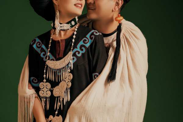 彝族婚纱照|民族服装