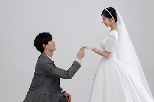 艾尔视觉/朋友们看了都说好看的韩式极简婚纱照！