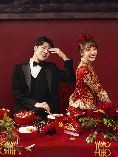 红色中式婚纱照