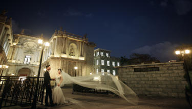 夜景欧式教堂白沙韩式婚纱照