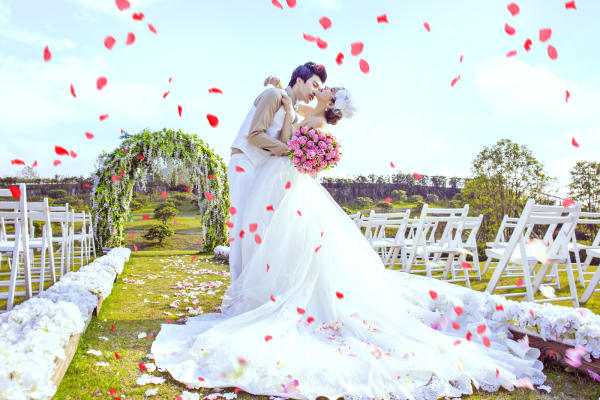  草坪婚礼——梵希旅拍私人定制式拍摄