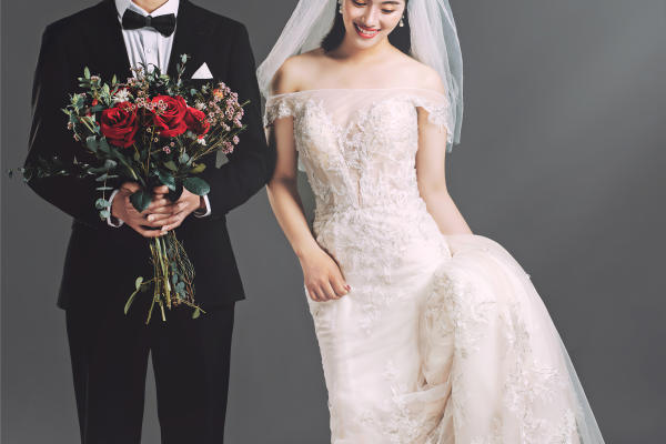 灰色背景韩式婚纱照