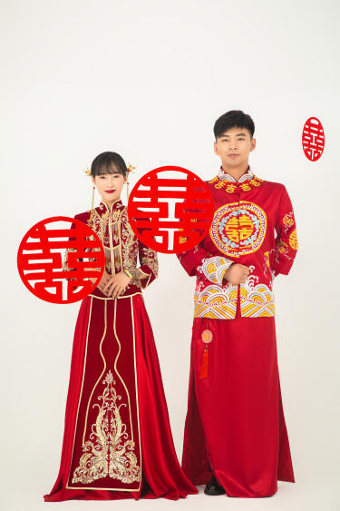 新中式秀禾服婚纱照