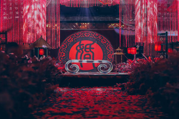 【爱卫婚礼】大红色汉式婚礼+中央舞台