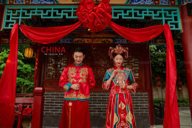 传统红色中式婚纱照