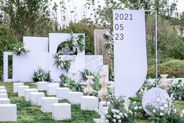 现代简约艺术风格创意白色草坪婚礼
