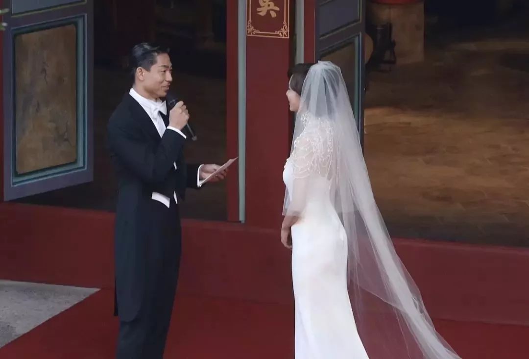 林志玲的婚纱有多美，这5处细节告诉你
