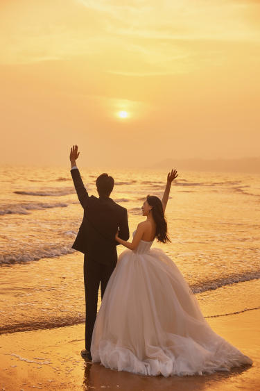 你永远可以相信海边的日落，拍婚纱照绝了