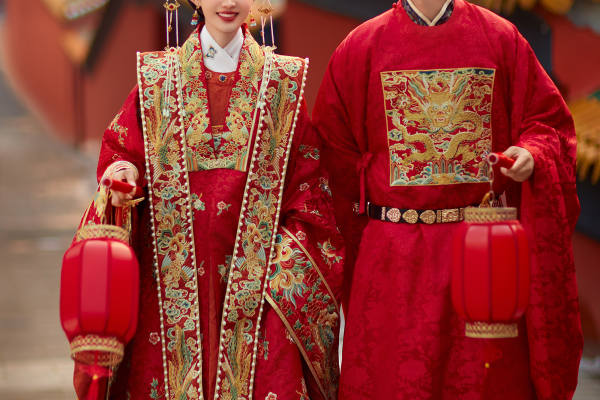 中国女孩结婚必拍的汉服婚纱照