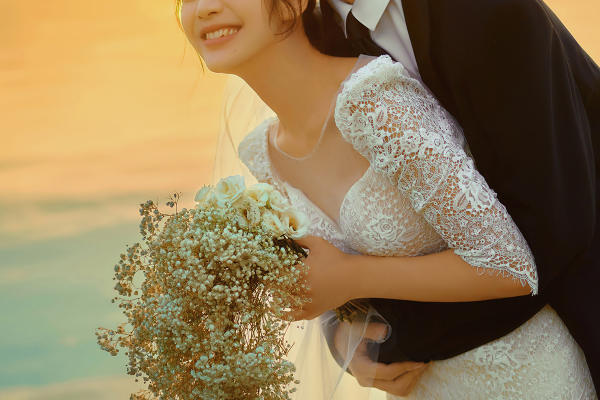 澄江拍的夕阳婚纱照，被说成是油画~