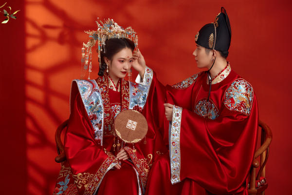 【岸芷汀兰婚纱摄影】拍了心心念念的中式汉服婚纱照 长辈们猛夸