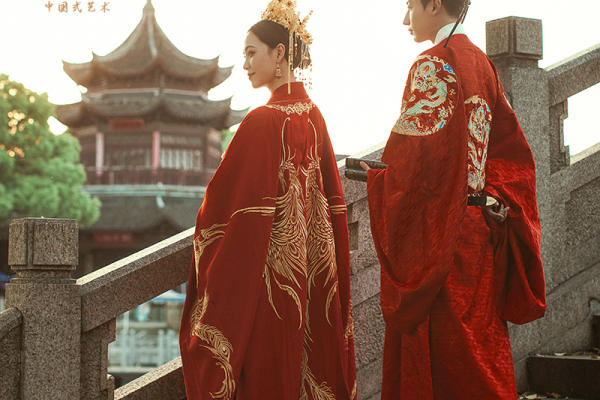 中式汉服婚纱照 | 梦回大明，凤冠霞帔，十里红妆